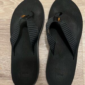 Like New Women’s Teva Yoya Thong Flip Flop Sandals Black